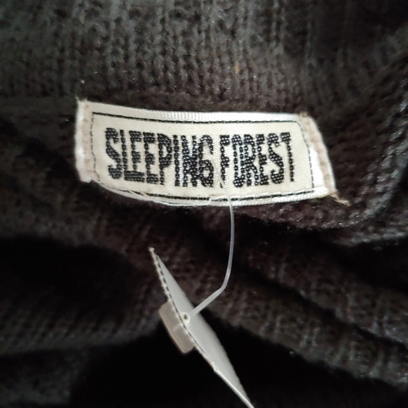 Woman's sweater and mitts set - Picture 2 of 5